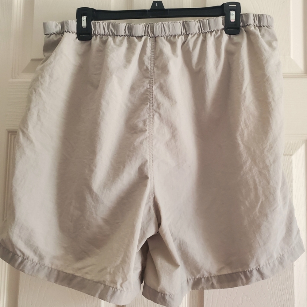 Columbia Sportswear Women's Shorts.  Size L